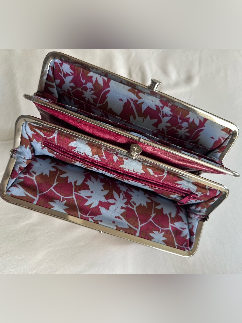 HOBO Lauren Berry Vintage Leather Double Frame Clutch/Wallet - Picture 8 of 10